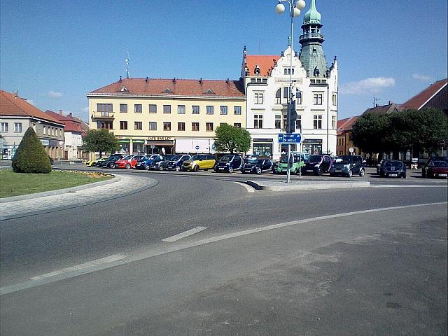 Na náměstí v Novém Bydžově.
