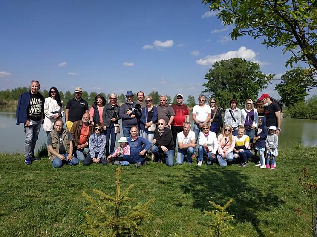 Naštěstí někteří pamatovali na skupinové foto účastníků.