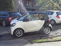 Ranní TAXI stojí připraveno před domem.